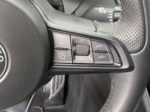 Used 2025 Alfa Romeo Giulia AWD image 23