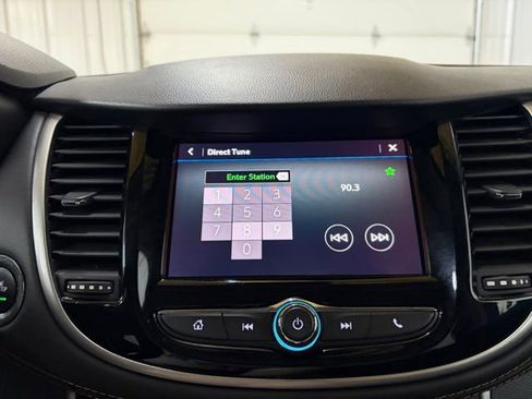 Used 2020 Chevrolet Trax LT w/ LT Convenience Package AWD/4WD image 40