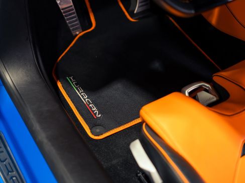 Used 2020 Lamborghini Huracan EVO RWD image 24
