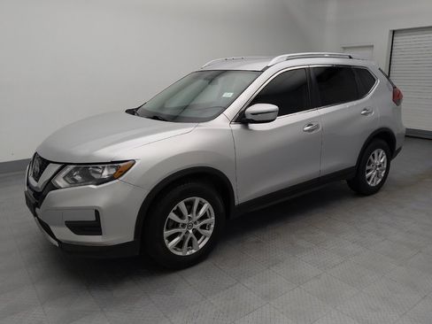 Used 2018 Nissan Rogue SV image 2