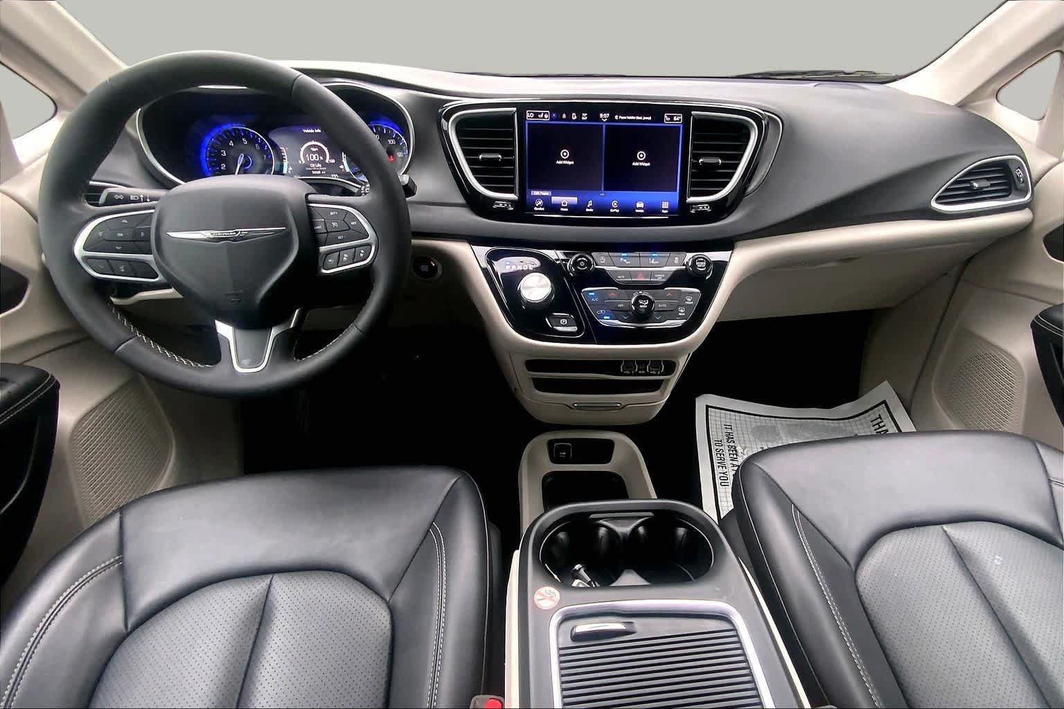 Used 2024 Chrysler Pacifica Touring-L FWD image 14