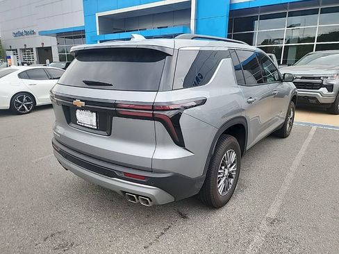 Used 2026 Chevrolet Traverse LT FWD image 9