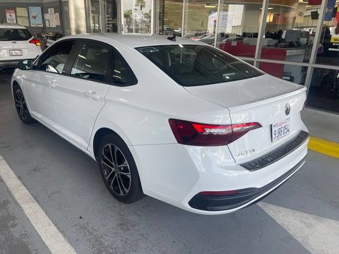 Used 2024 Volkswagen Jetta Sport FWD image 4