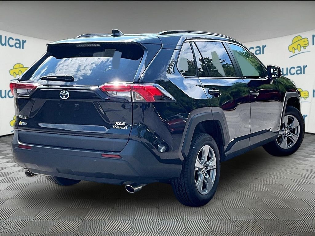 Used 2022 Toyota RAV4 XLE w/ XLE Grade Weather Package AWD/4WD image 6