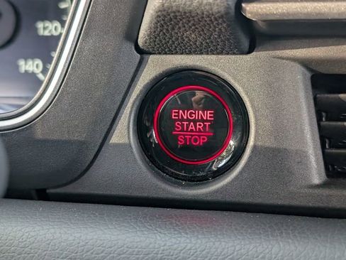 Used 2025 Honda Pilot Touring image 38