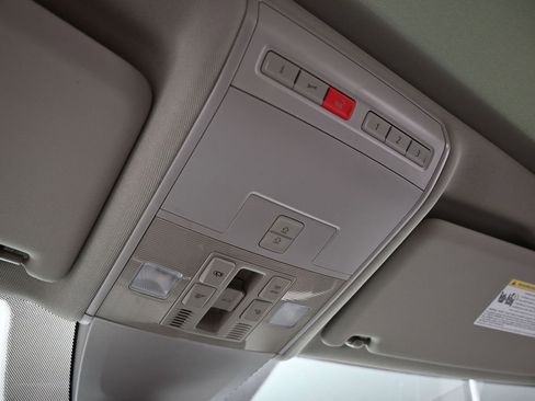 Used 2018 Volkswagen Atlas SEL Premium image 23