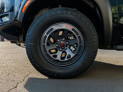 New 2026 Nissan Frontier PRO-4X w/ Pro-4x Convenience Package image 7