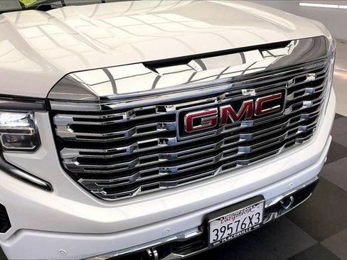 Used 2023 GMC Sierra 1500 Denali w/ Denali Carbonpro Edition AWD/4WD image 30