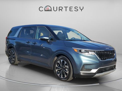 Certified 2023 Kia Carnival EX image 6