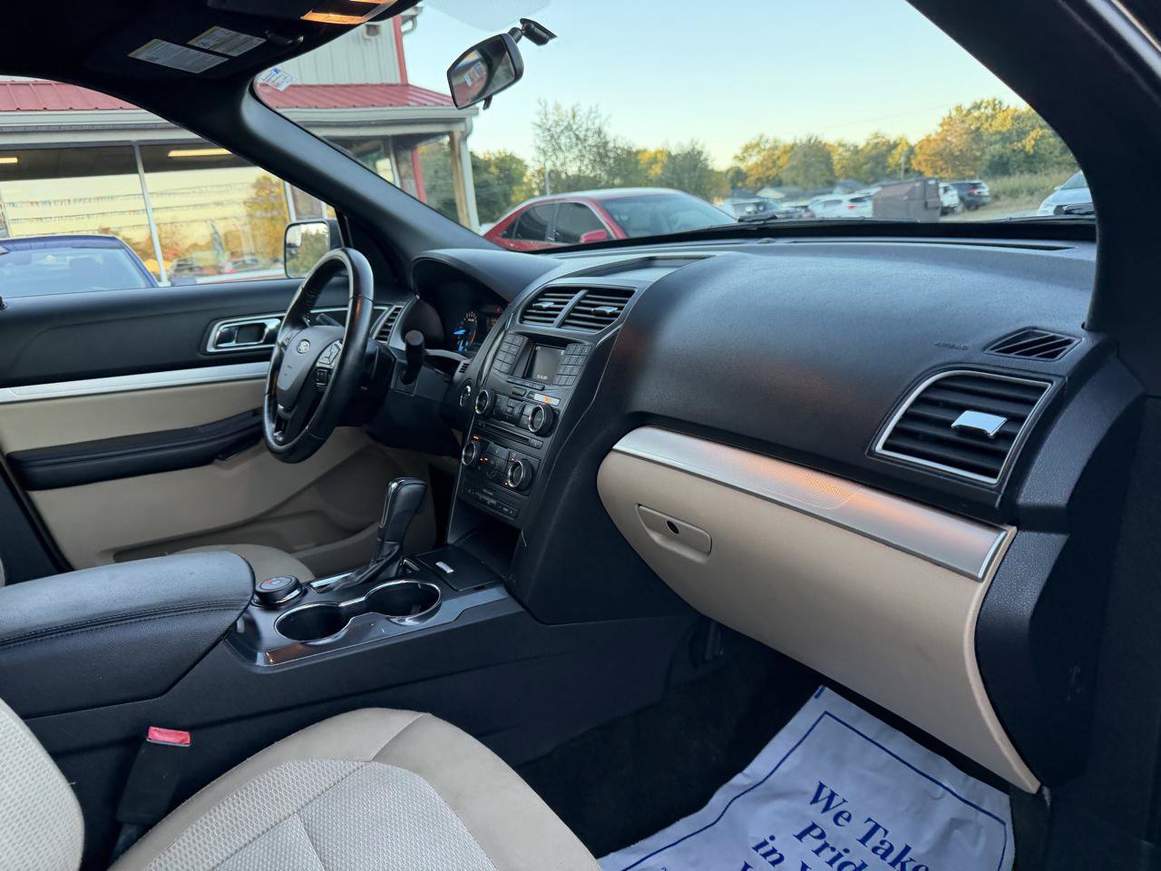Used 2017 Ford Explorer XLT AWD/4WD image 24
