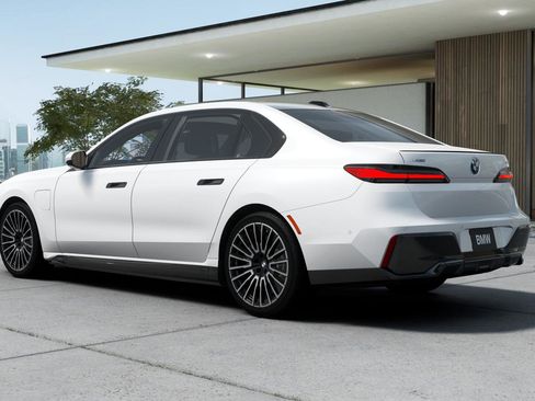 New 2026 BMW 750e xDrive w/ Premium Package AWD/4WD image 2