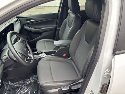 Used 2025 Buick Encore GX Preferred FWD image 36