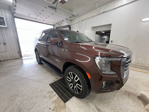 Used 2023 GMC Yukon AT4 AWD/4WD image 3