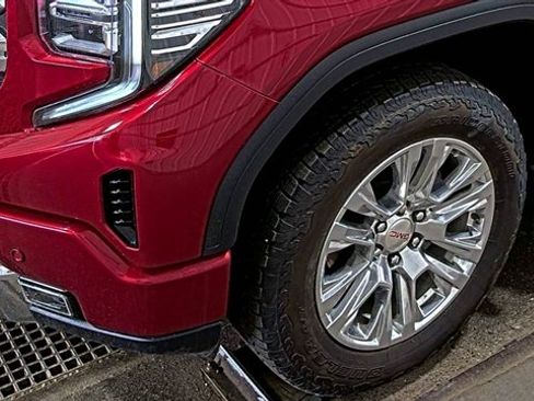 Used 2024 GMC Sierra 1500 Denali w/ Technology Package AWD/4WD image 2