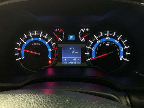 Used 2018 Toyota 4Runner TRD Off-Road AWD/4WD image 26