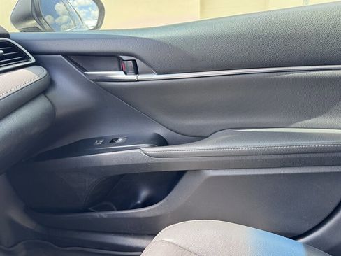 Used 2019 Toyota Camry XSE image 12