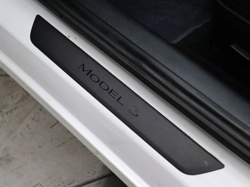 Used 2023 Tesla Model 3 Standard Range image 40