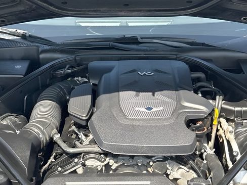 Used 2018 Genesis G80 3.8 RWD image 11