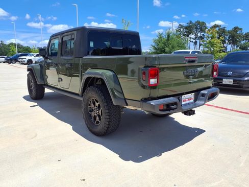 Used 2021 Jeep Gladiator Sport AWD/4WD image 10