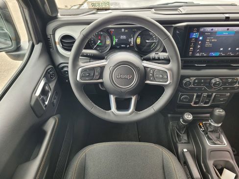 Used 2025 Jeep Wrangler Unlimited Sahara w/ Safety Group AWD/4WD image 11