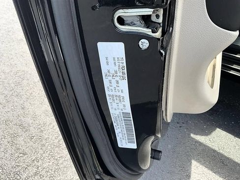 Used 2018 Dodge Grand Caravan SE FWD image 35