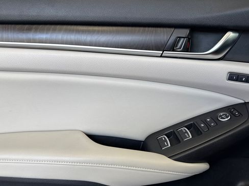 Used 2018 Honda Accord EX-L image 12