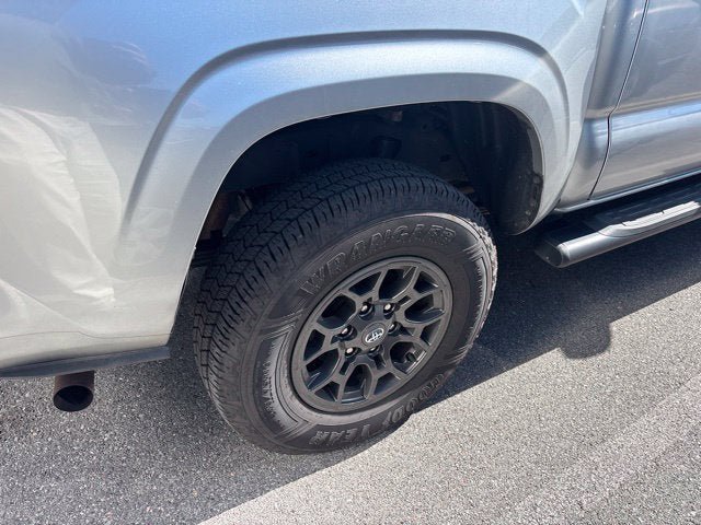 Used 2022 Toyota Tacoma SR AWD/4WD image 6
