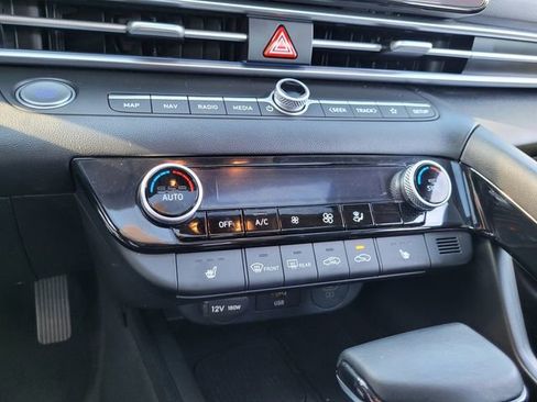 Used 2025 Hyundai Elantra SEL image 20