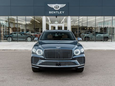 Used 2025 Bentley Bentayga V8 image 19
