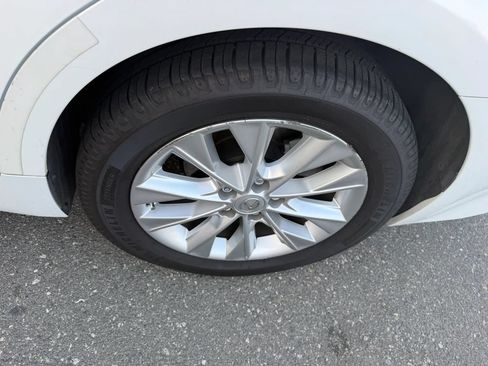 Used 2013 Lexus ES 300h w/ Luxury Pkg FWD image 34