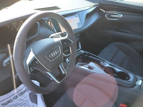 Used 2023 Audi e-tron GT Premium Plus image 9