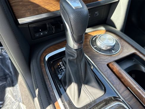 Used 2024 Nissan Armada SL w/ Captain's Chairs Package image 19