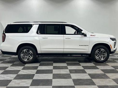 Used 2025 Chevrolet Suburban Z71 AWD/4WD image 11