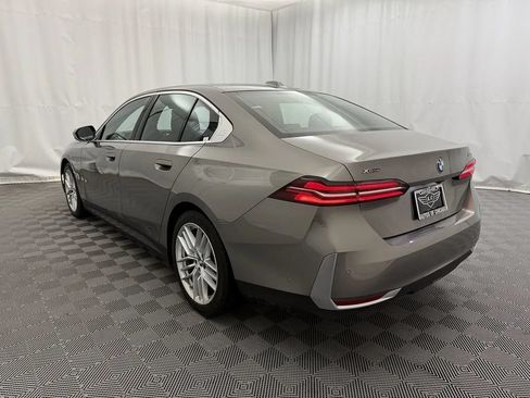 Used 2024 BMW 530i xDrive AWD/4WD image 6