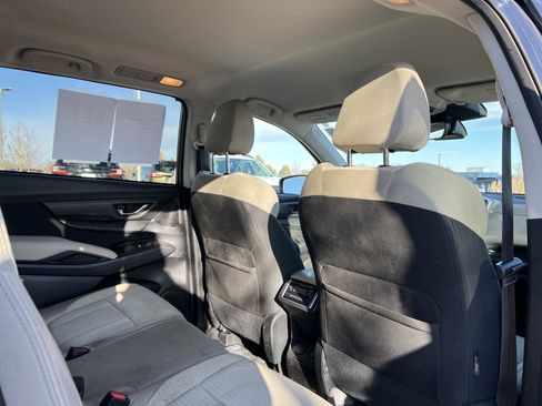 Used 2023 Subaru Ascent Premium w/ Convenience Package image 18