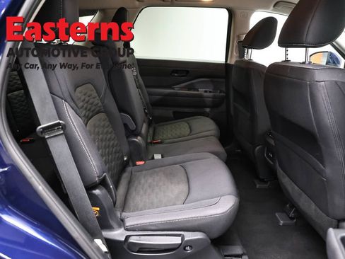 Used 2025 Nissan Pathfinder SV FWD image 22