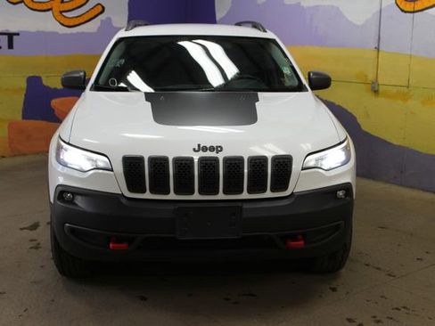 Used 2019 Jeep Cherokee Trailhawk AWD/4WD image 3