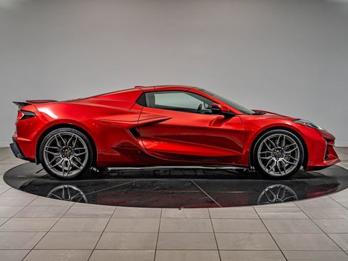 Used 2025 Chevrolet Corvette Z06 w/ Stealth Interior Trim Package RWD image 5