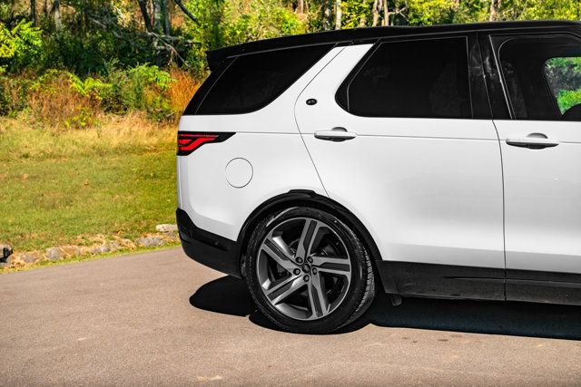 Used 2024 Land Rover Discovery Dynamic SE AWD/4WD image 6