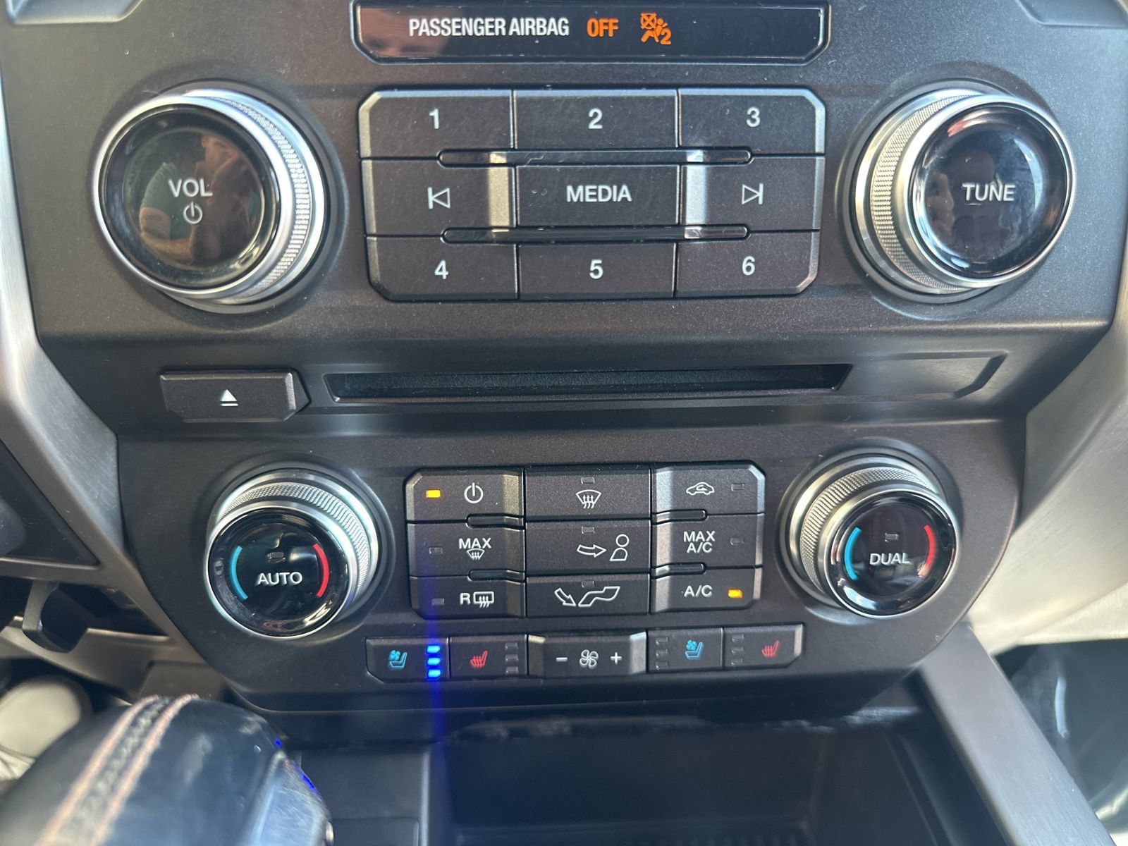 Used 2018 Ford F150 Platinum w/ Equipment Group 701A Luxury AWD/4WD image 17