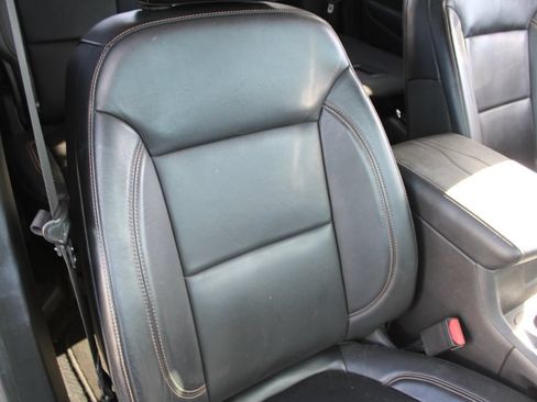 Used 2018 Chevrolet Traverse LT FWD image 16