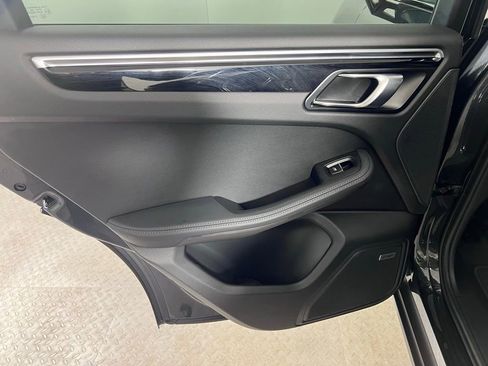 Certified 2022 Porsche Macan S AWD/4WD image 23