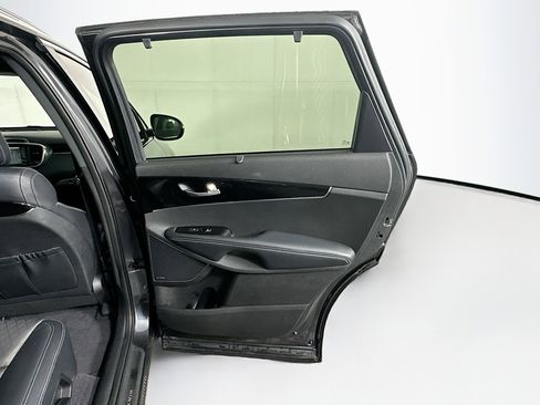 Used 2017 Kia Sorento SX image 31