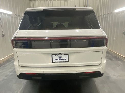 Used 2025 Lincoln Navigator Reserve AWD/4WD image 23