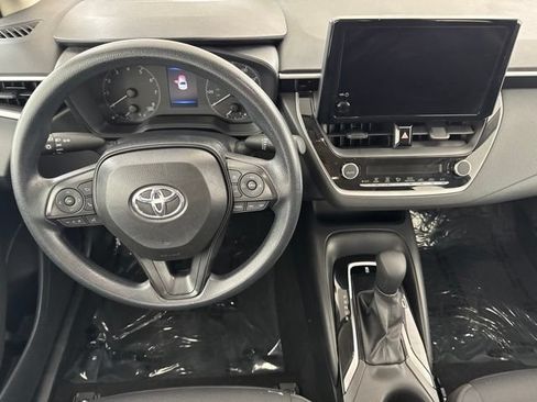 Used 2025 Toyota Corolla LE FWD image 28