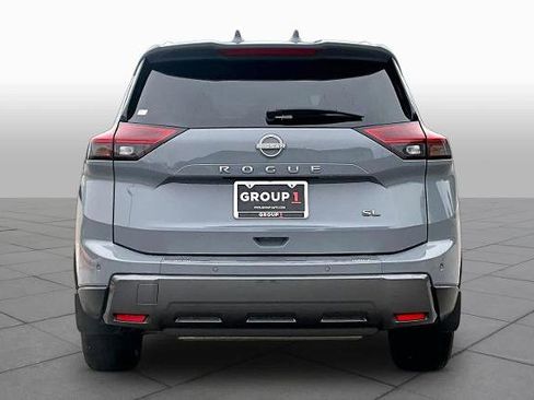 Certified 2025 Nissan Rogue SL w/ Tech Package FWD image 5