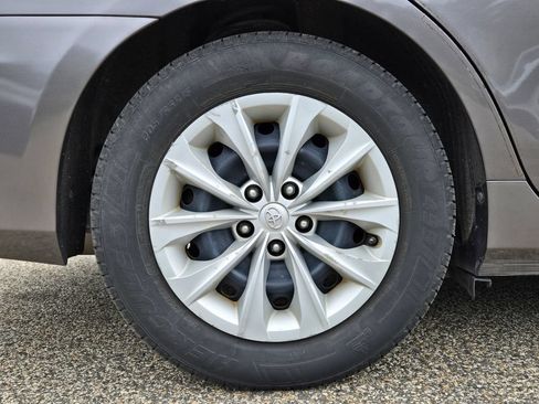Used 2015 Toyota Camry LE FWD image 10