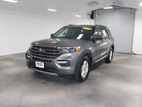 Used 2022 Ford Explorer XLT w/ Equipment Group 202A image 4