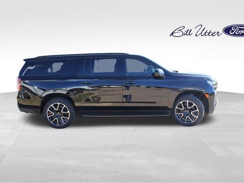 Used 2023 Chevrolet Suburban RST image 4