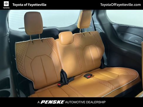 Used 2022 Chrysler Pacifica Pinnacle AWD/4WD image 12